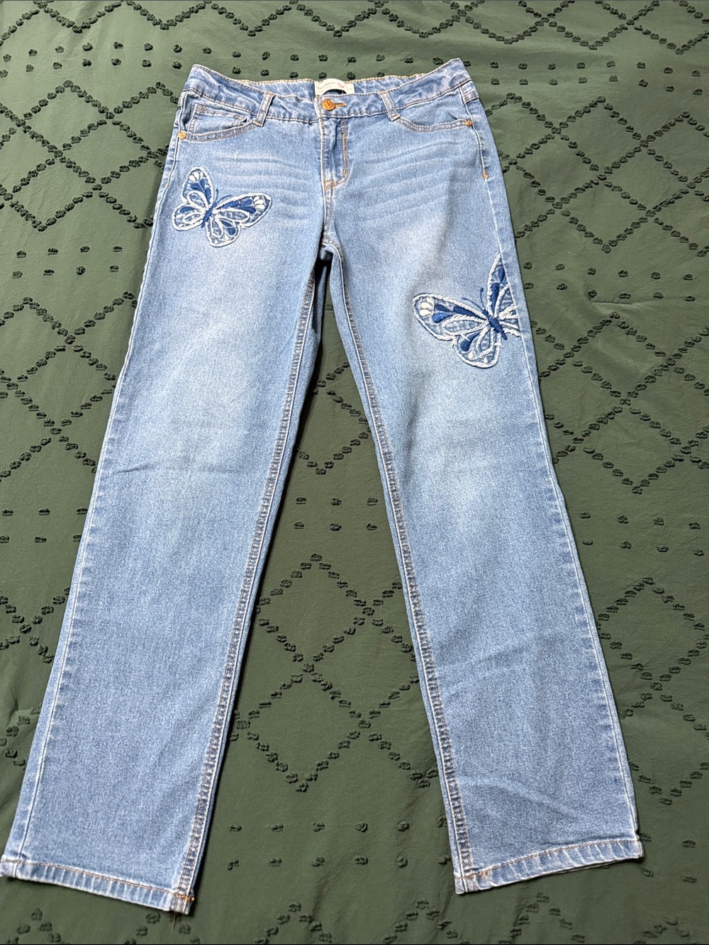 Like New Girls Light Wash Butterfly Embroidered Jeans